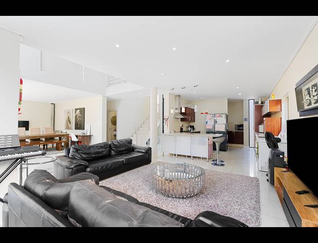 3 BEDROOM TOWNHOUSE FOR SALE IN BRYANSTON